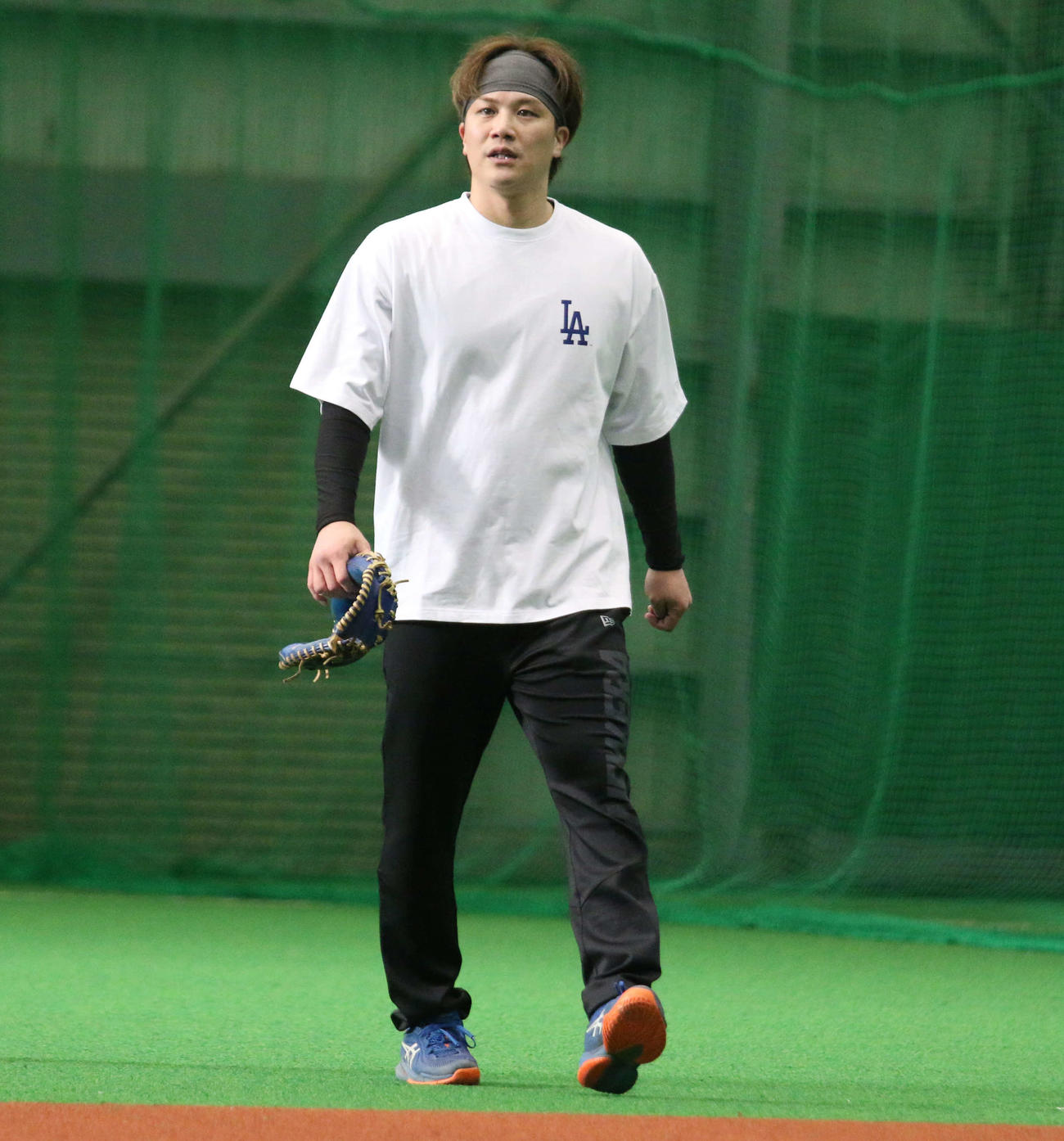 2軍本拠地の千葉・鎌ケ谷で自主トレを公開した日本ハム伏見（撮影・木下大輔）