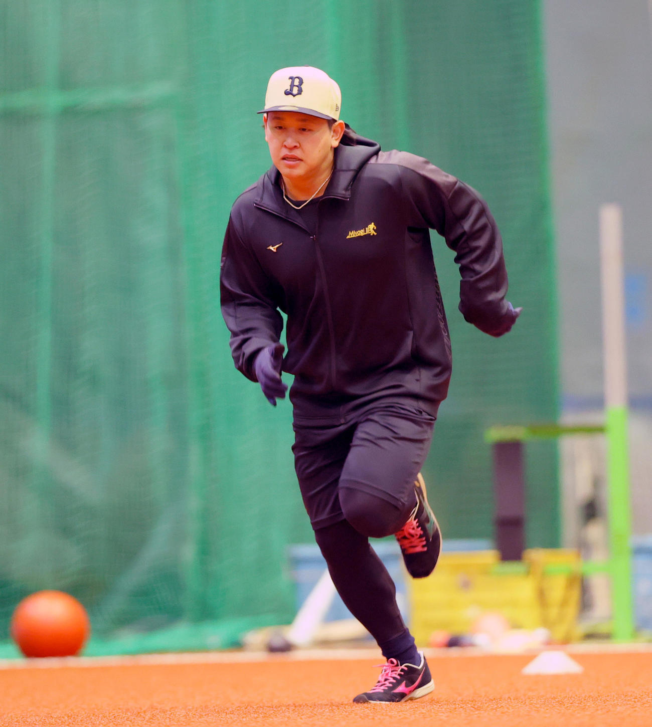 自主トレを公開するオリックス宮城（撮影・上山淳一）