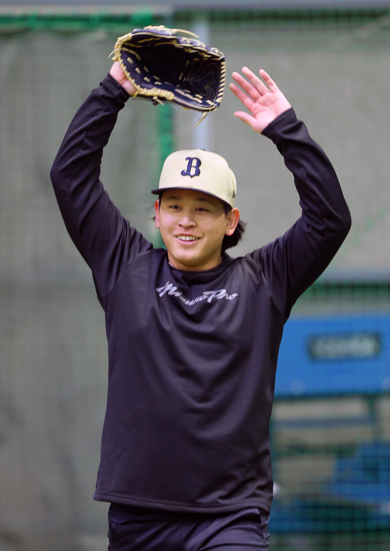 自主トレを公開するオリックス宮城（撮影・上山淳一）