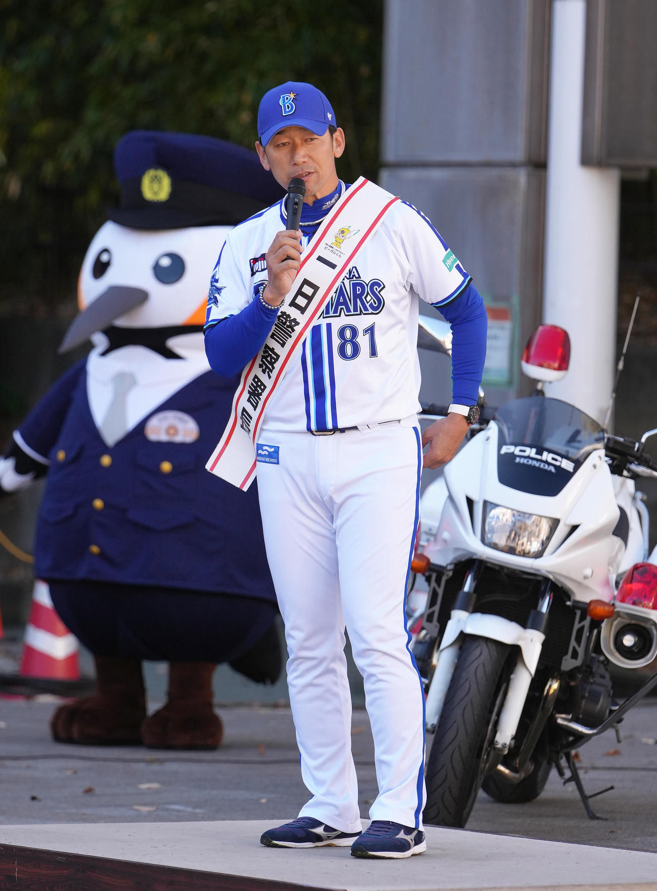 都筑警察署の一日署長を務めたDeNA三浦監督（撮影・足立雅史）