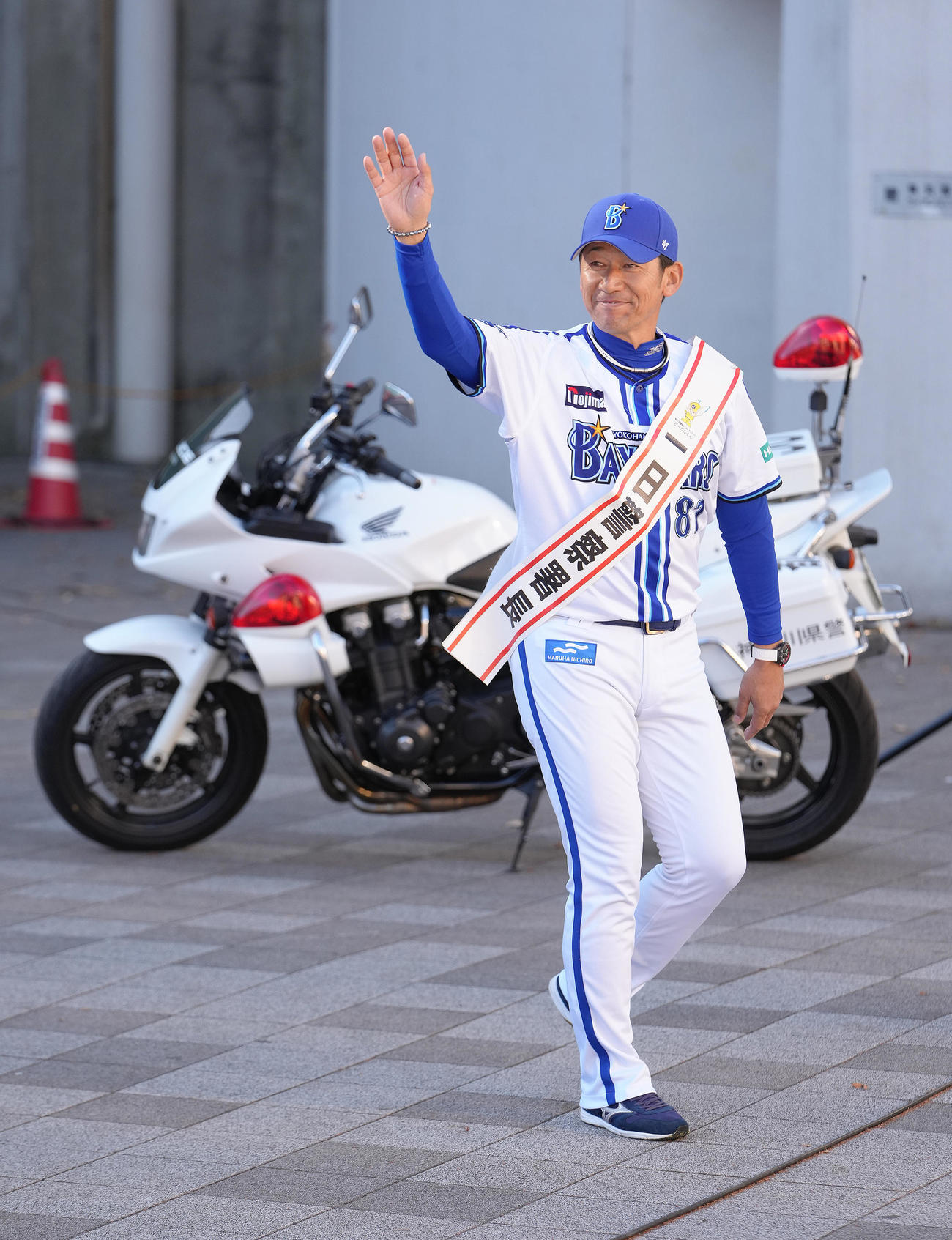 都筑警察署の一日署長を務めたDeNA三浦監督（撮影・足立雅史）
