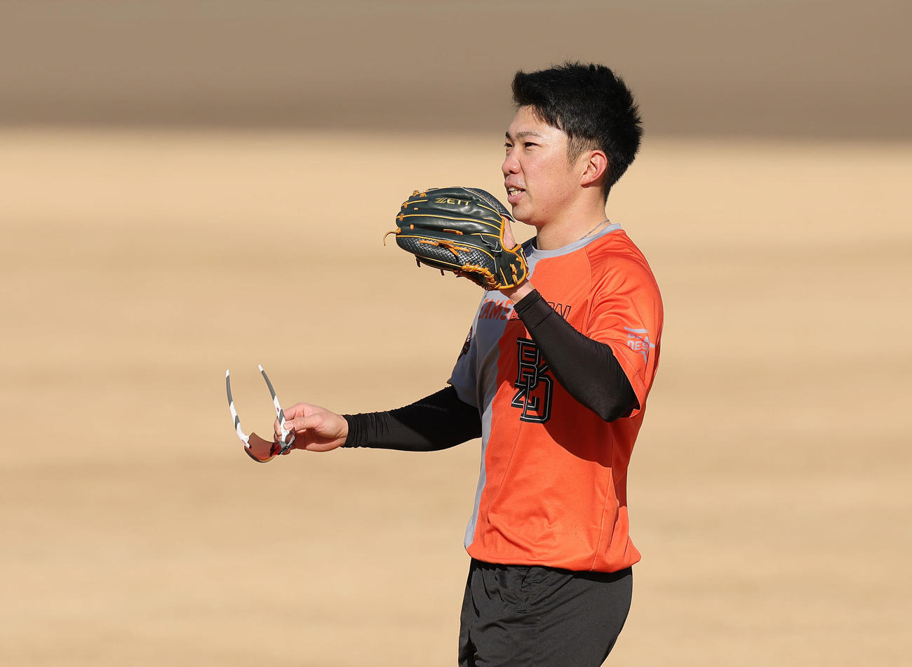 鳴尾浜球場でキャッチボールする阪神石井（撮影・前田充）