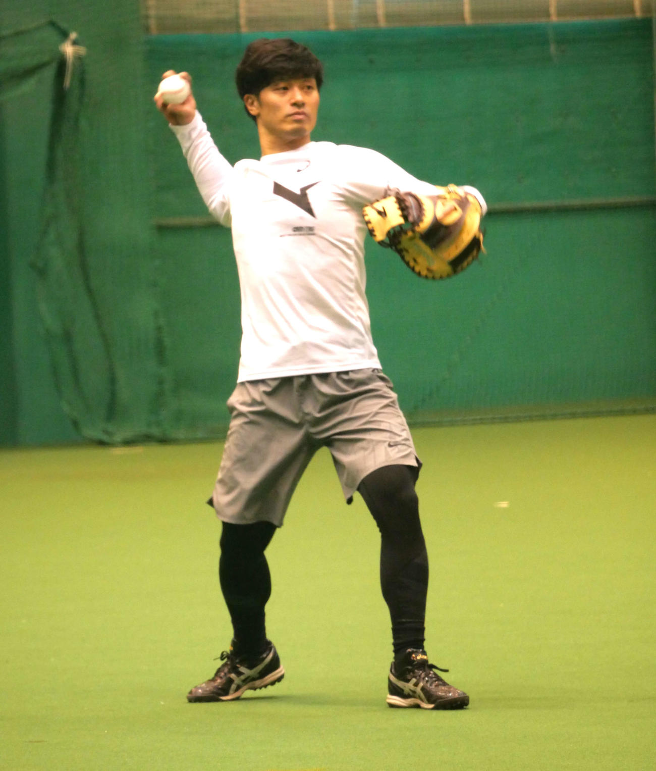 ヤクルトの主力らと合同自主トレを行う阪神坂本（撮影・上田悠太）