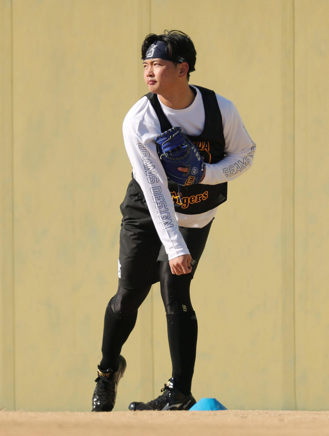 新人合同自主トレでキャッチボールする阪神町田（撮影・前田充）
