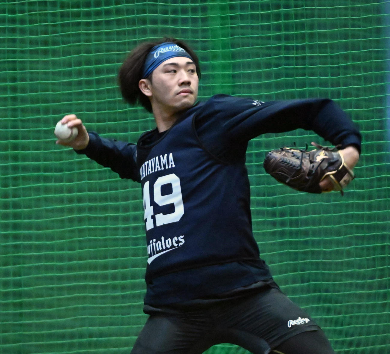 新人合同自主トレでキャッチボールを行うオリックス片山（撮影・前岡正明）