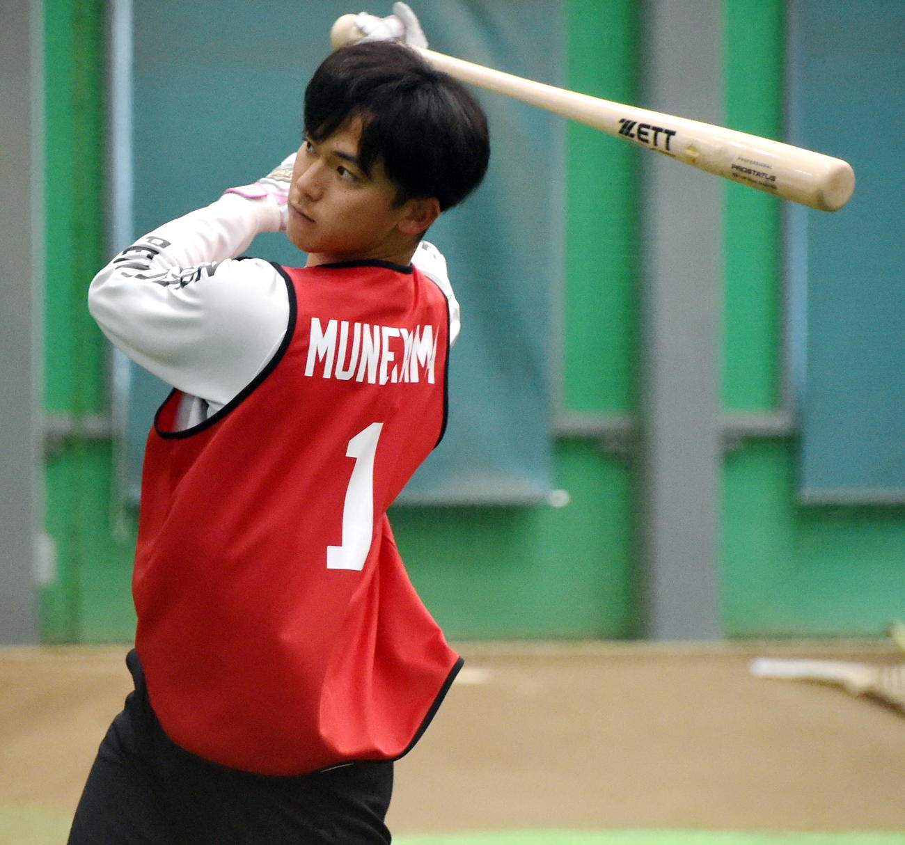 ティー打撃で汗を流す楽天ドラフト1位・宗山（撮影・山田愛斗）