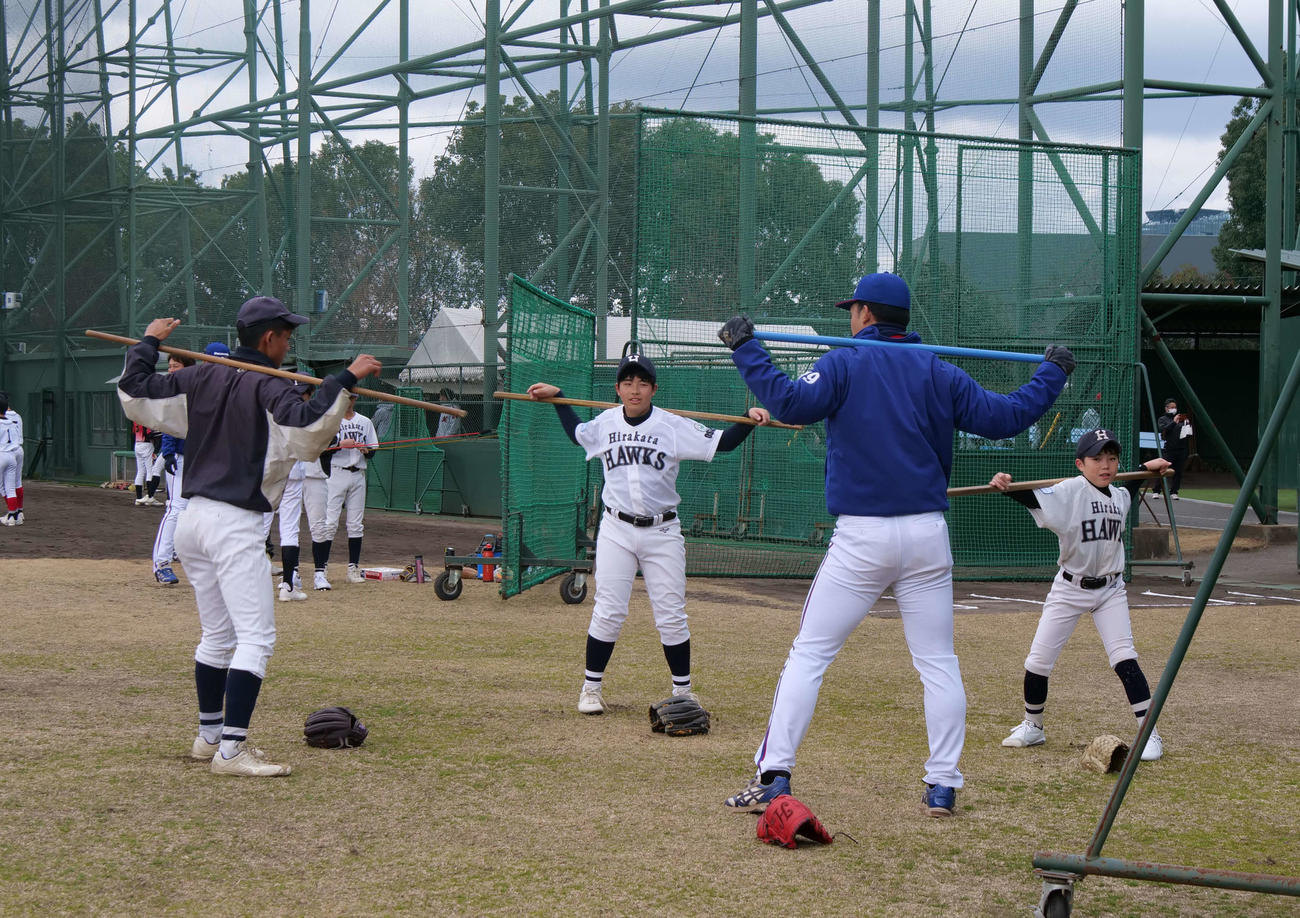 野球教室での投手トレーニング指導の様子