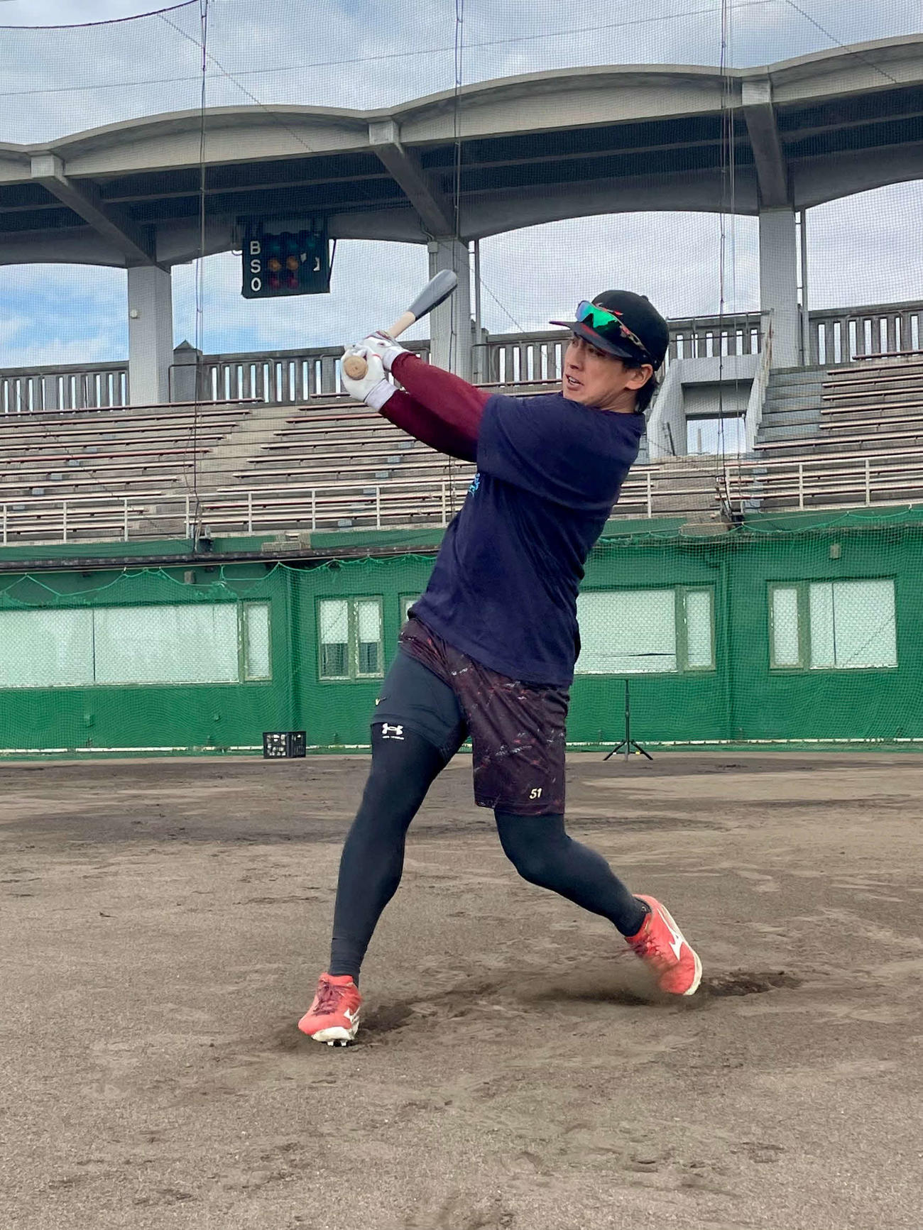 バッティング練習に励む楽天・小郷（楽天野球団提供）