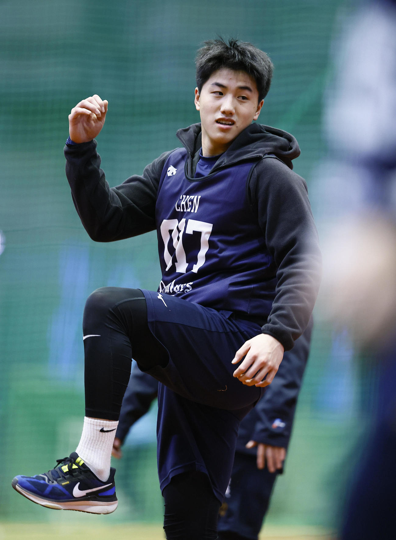 新人合同自主トレに合流したオリックス陳（撮影・藤尾明華）