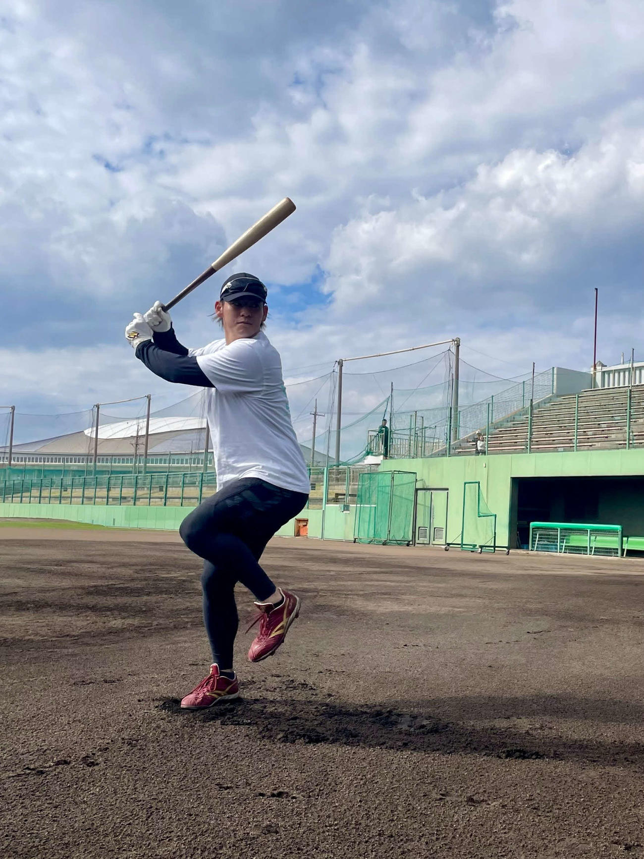 バッティング練習に励む楽天・伊藤（楽天野球団提供）