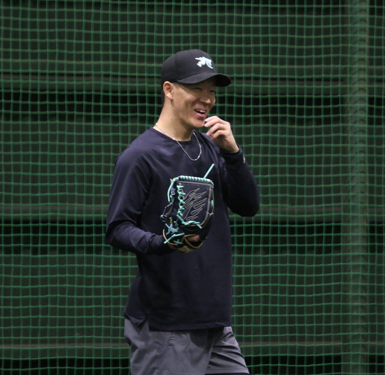 千葉・鎌ケ谷での自主トレでブルペン入りした日本ハム矢沢（撮影・木下大輔）