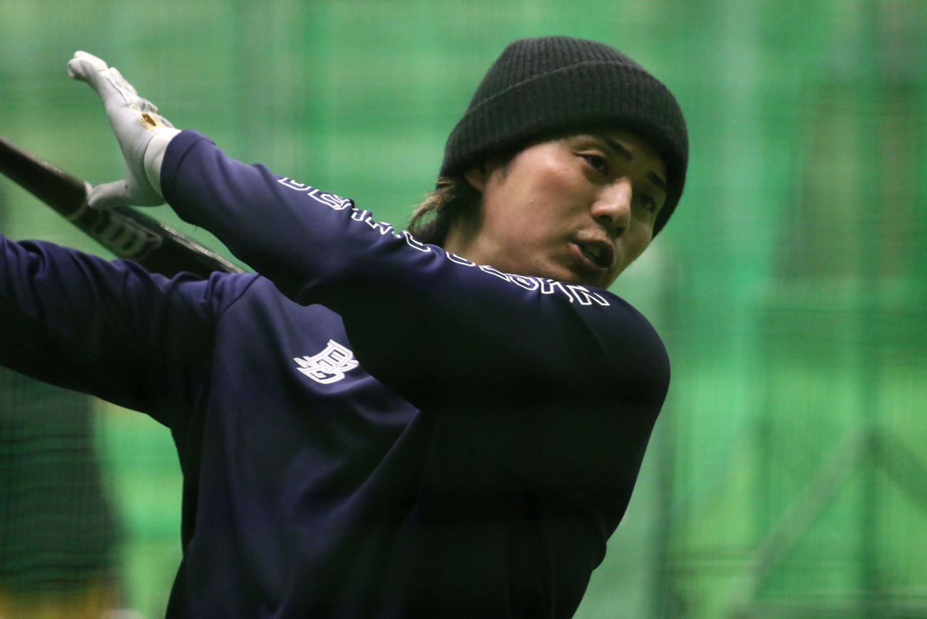 28歳の誕生日に千葉・鎌ケ谷で自主トレを行った日本ハム上川畑（撮影・木下大輔）