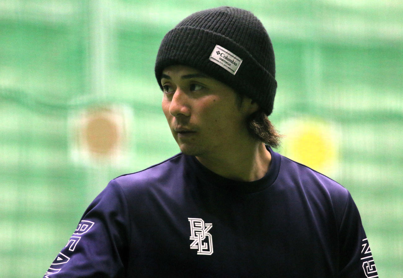 28歳の誕生日に千葉・鎌ケ谷で自主トレを行った日本ハム上川畑（撮影・木下大輔）
