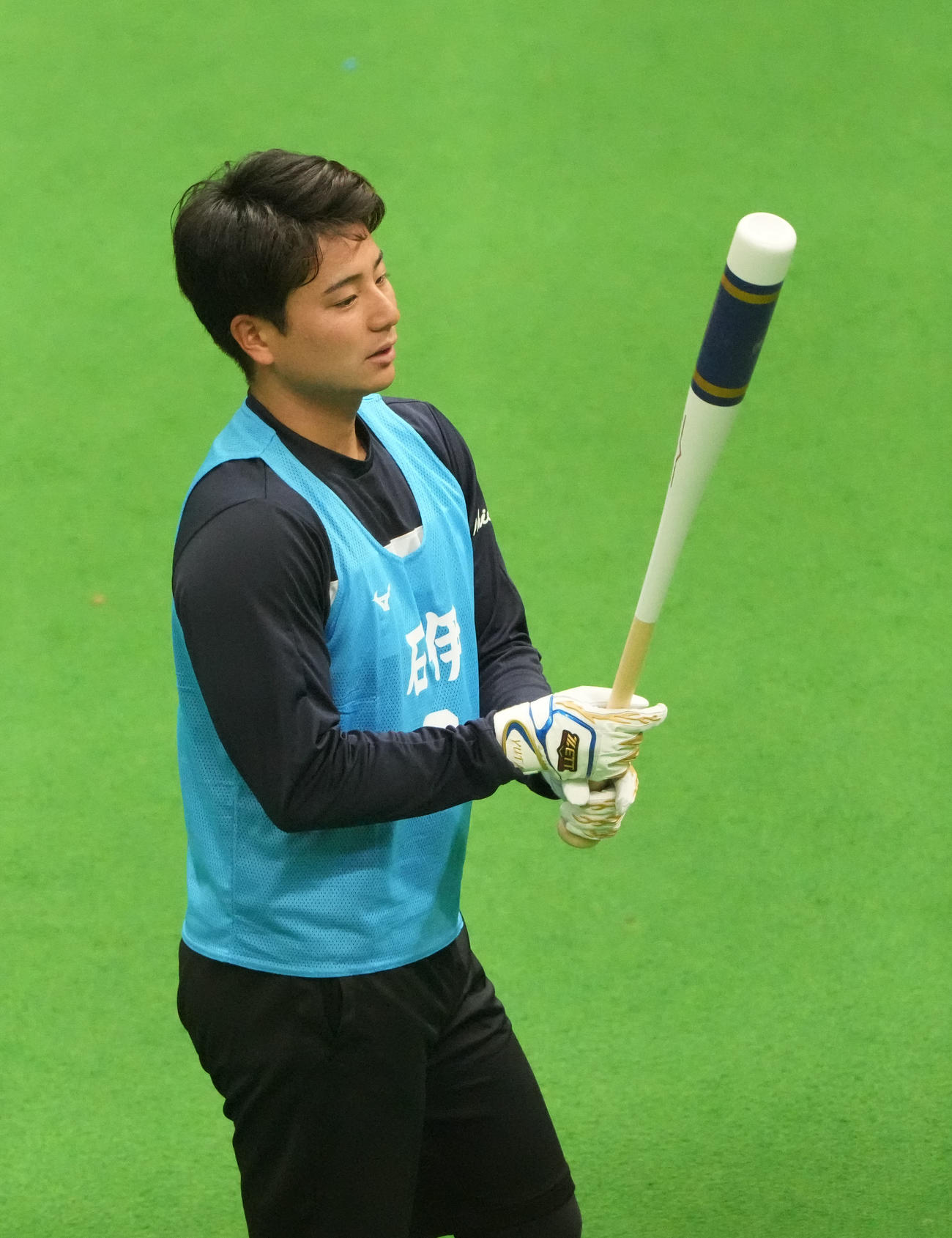打撃練習をする石伊（撮影・森本幸一）