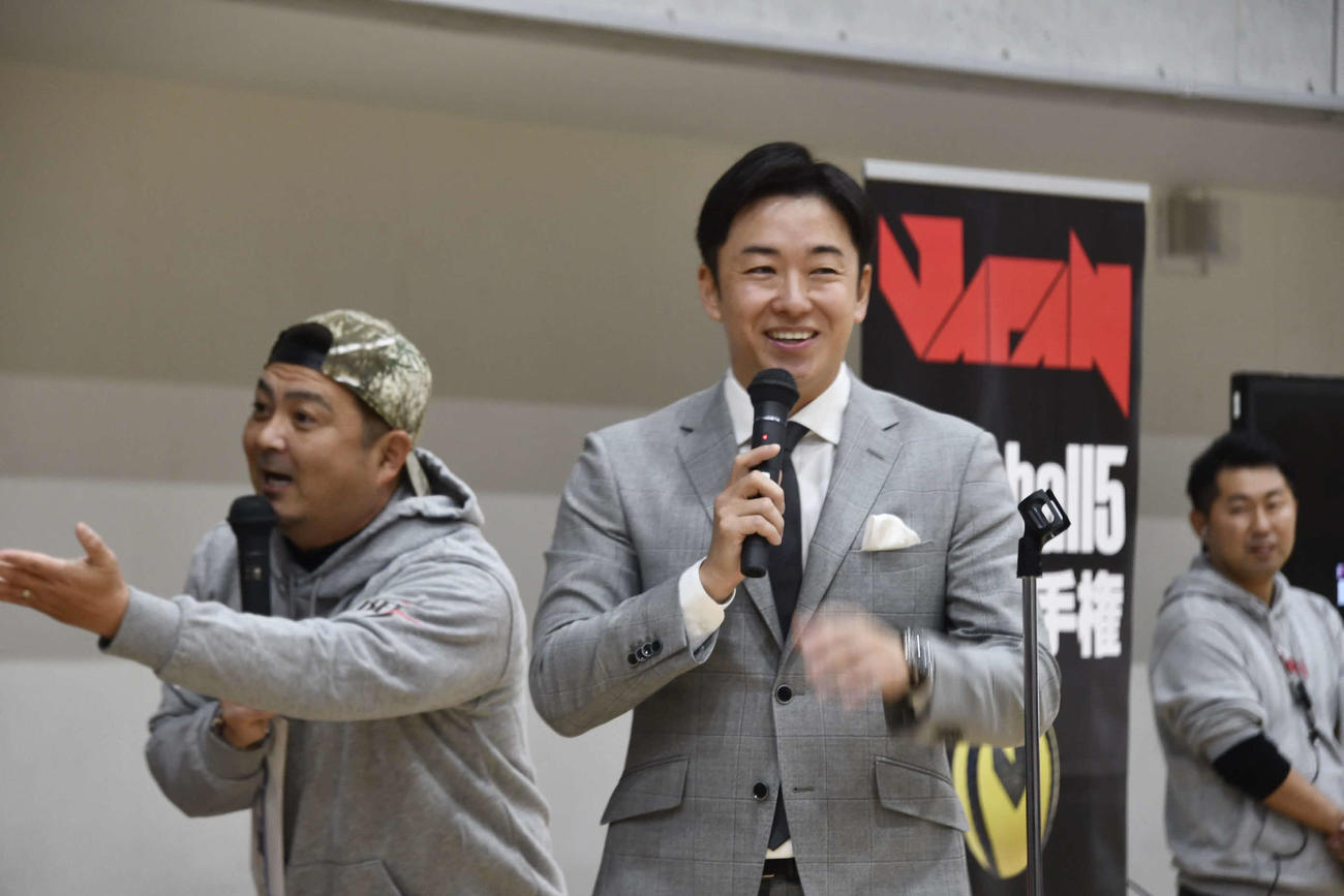 Baseball5の日本選手権の開会式に出席した斎藤佑樹氏（写真・平山連）