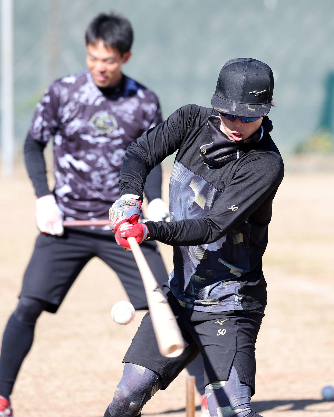 ティー打撃する日本ハム五十幡（撮影・鈴木正人）