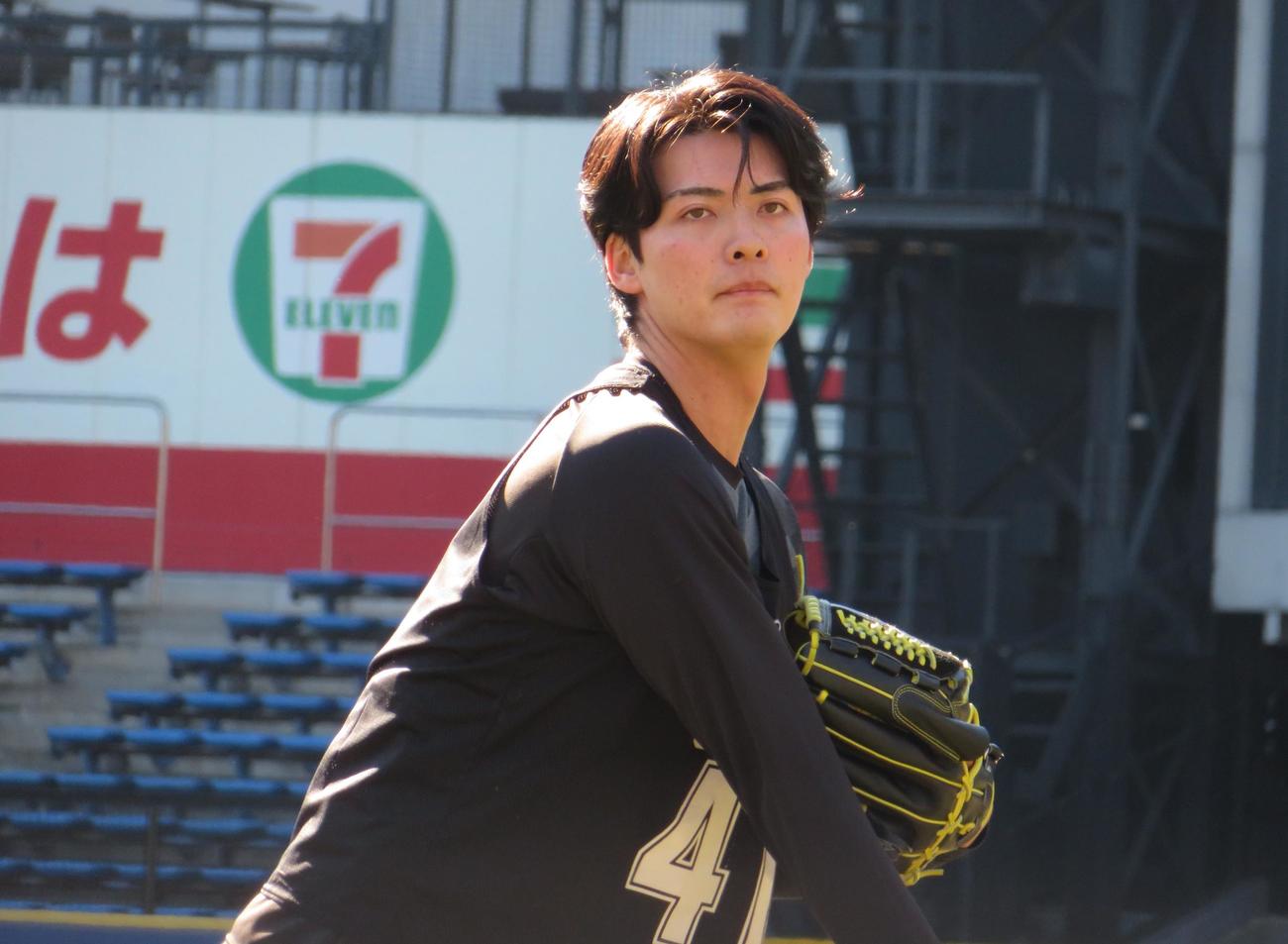 新人合同自主トレに参加したロッテドラフト3位の一條（撮影・星夏穂）