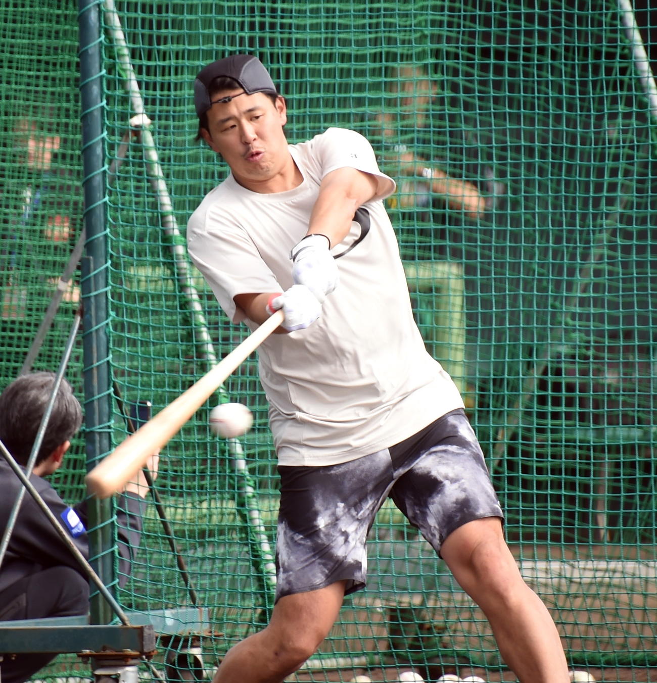 フリー打撃を行う楽天浅村（撮影・山田愛斗）