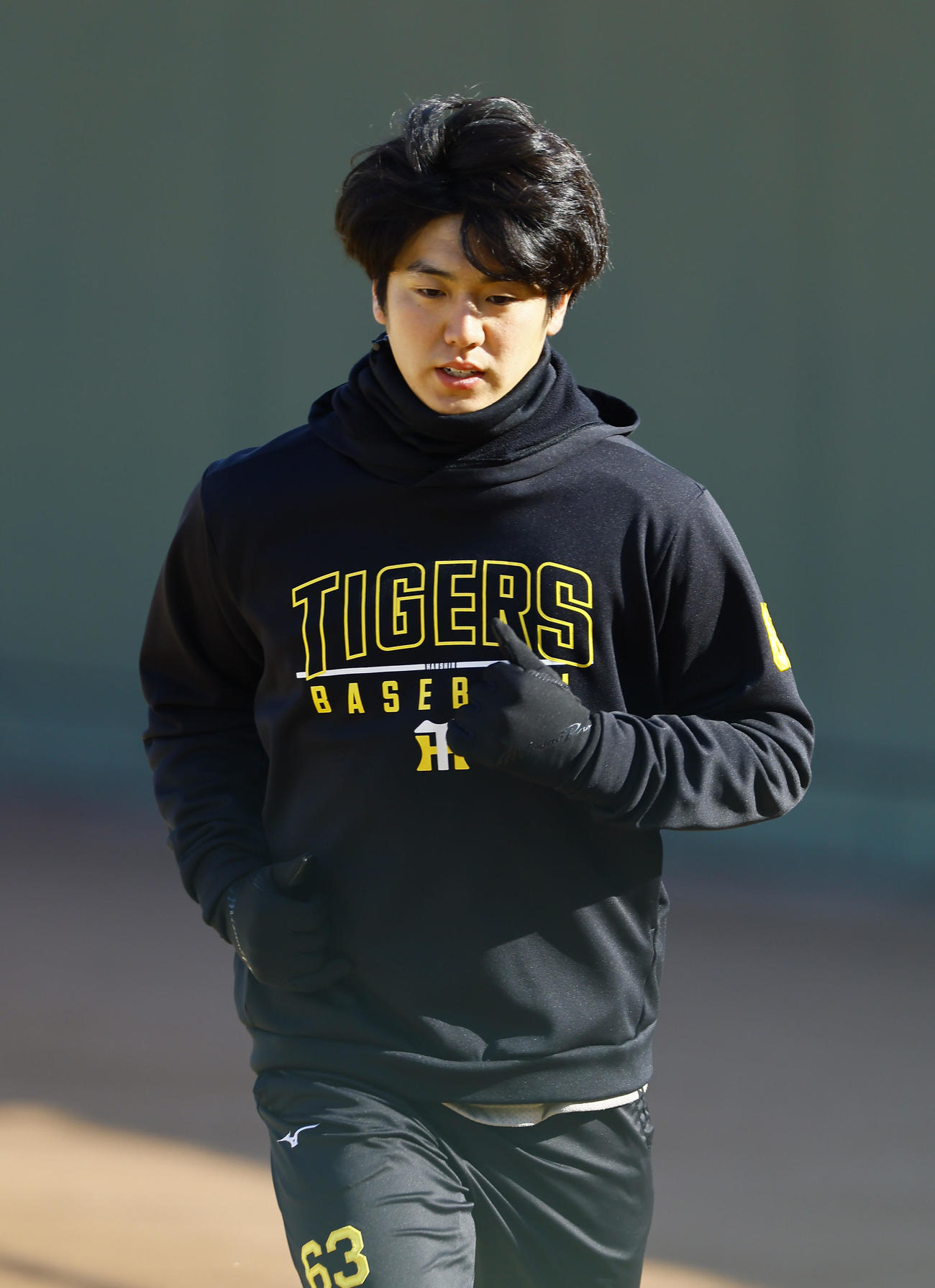 ランニングをする阪神石黒（撮影・藤尾明華）