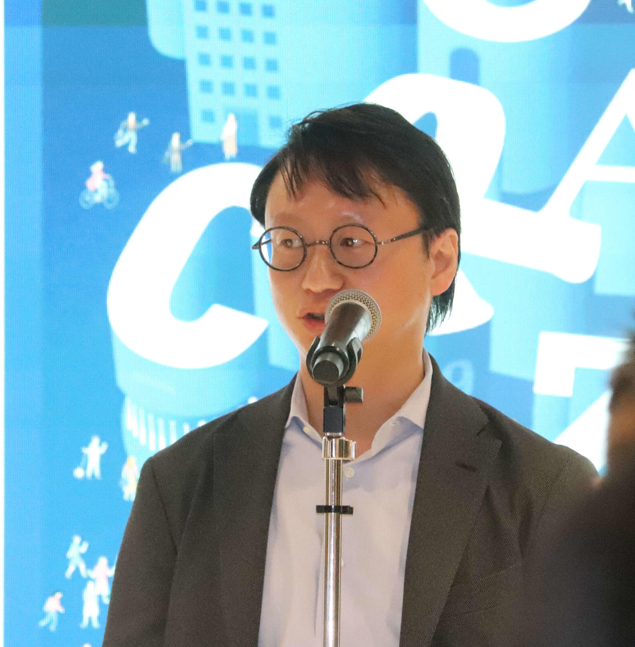 DeNAベイスターズの年始全社シェア会であいさつした木村球団社長（撮影・小早川宗一郎）