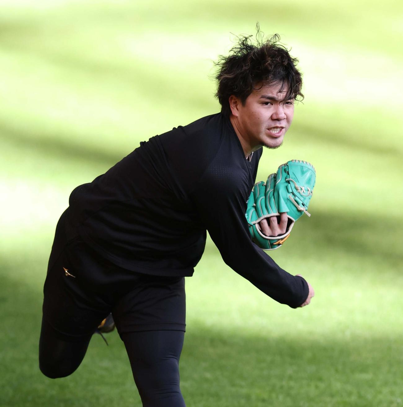 公開自主トレでキャッチボールする日本ハム金村（撮影・黒川智章）