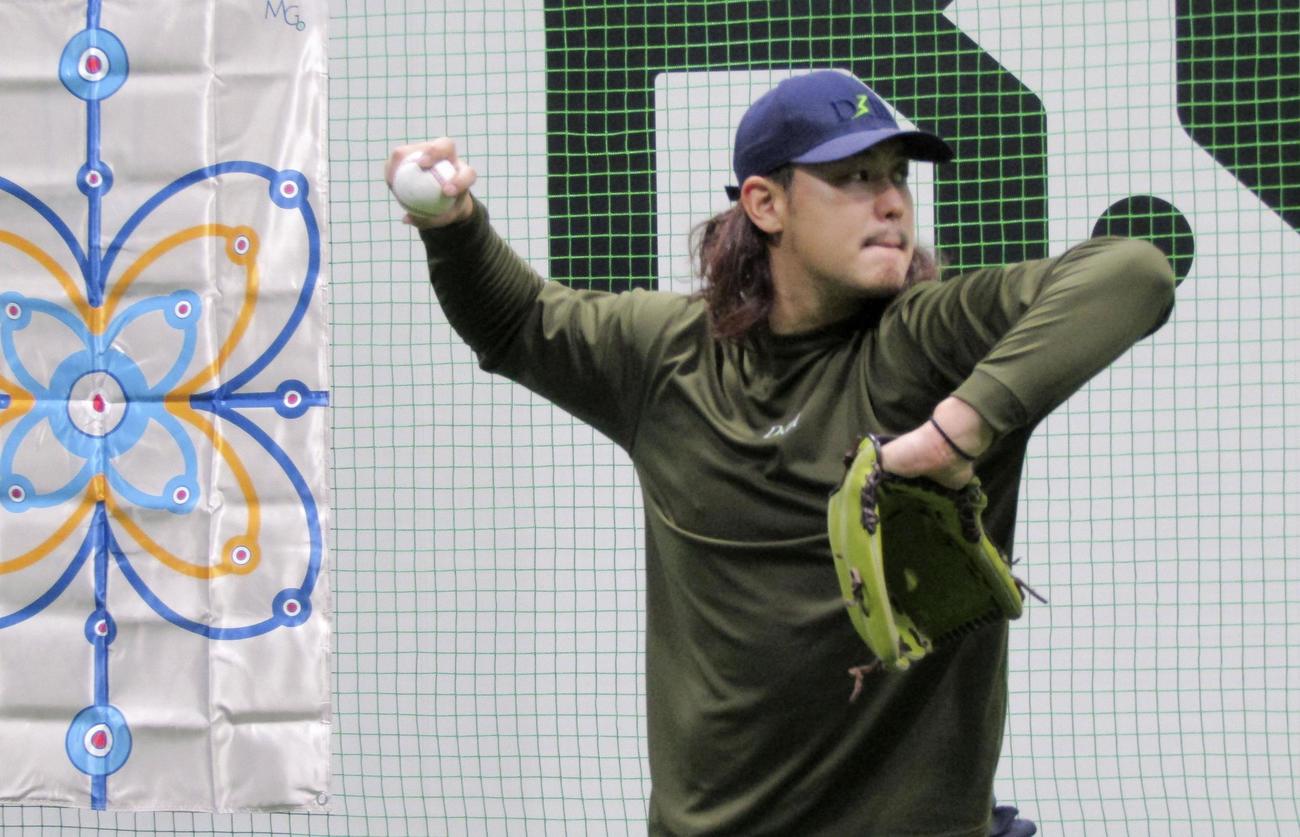 自主練習を公開した西武の髙橋光成（共同）