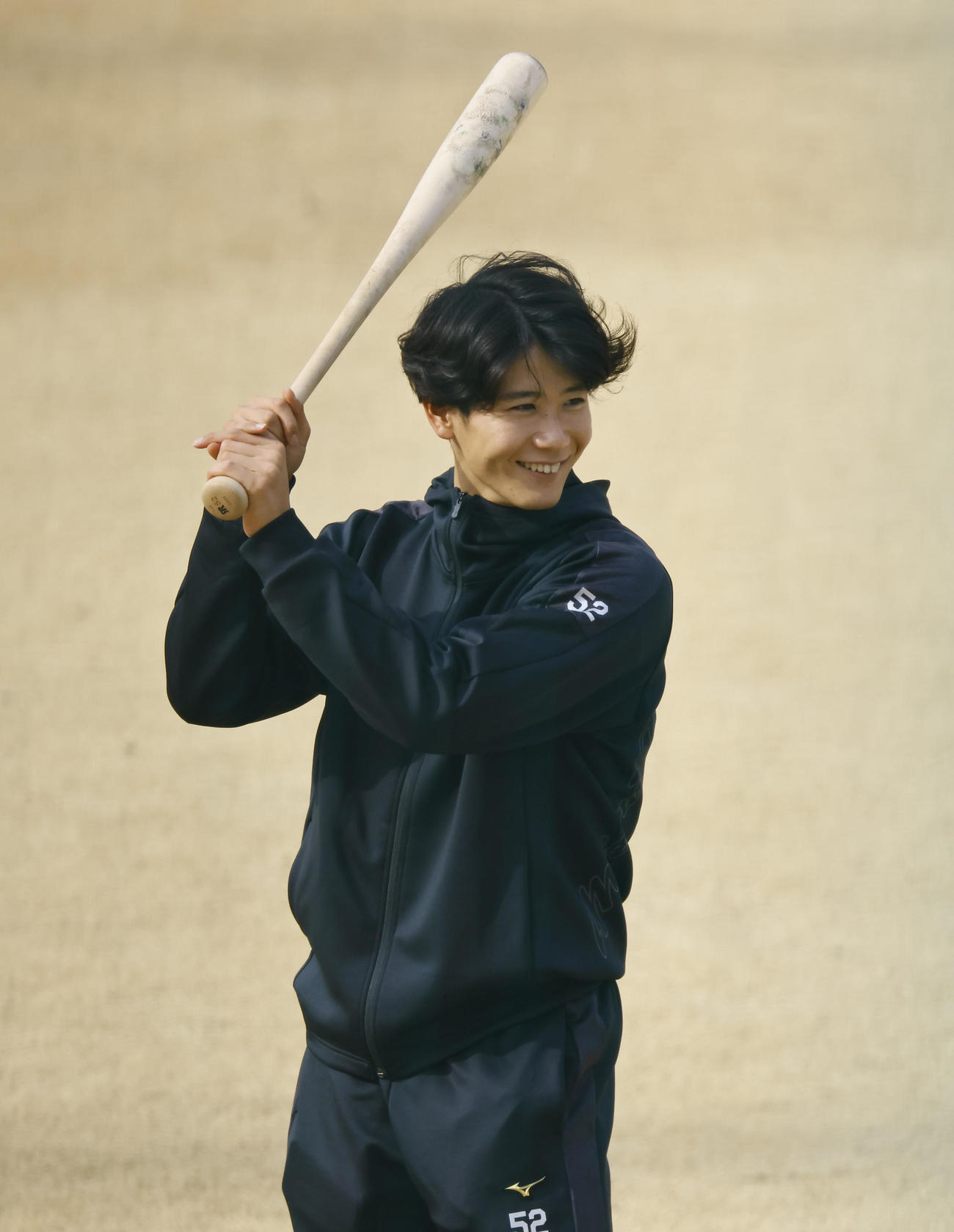 自主トレでトス打撃をする阪神山田（撮影・藤尾明華）