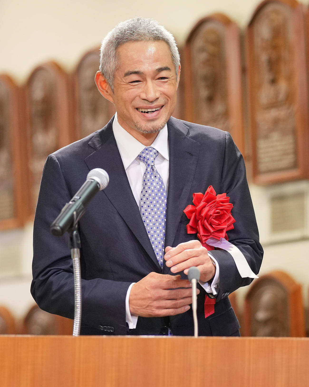 野球殿堂入り通知式で話すイチロー氏（撮影・垰建太）