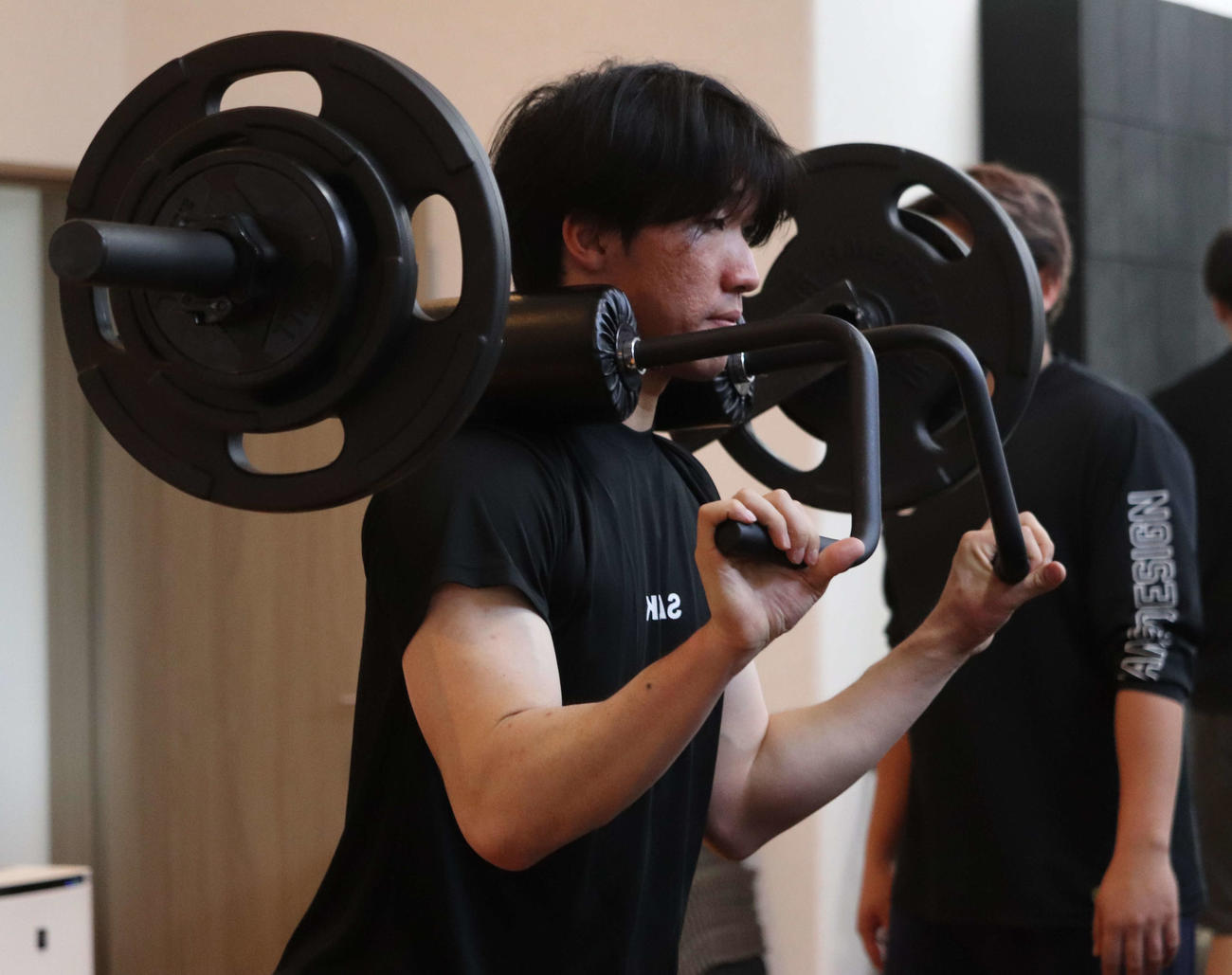 自主トレを公開しウエートトレーニングする日本ハム清宮虎（撮影・小早川宗一郎）