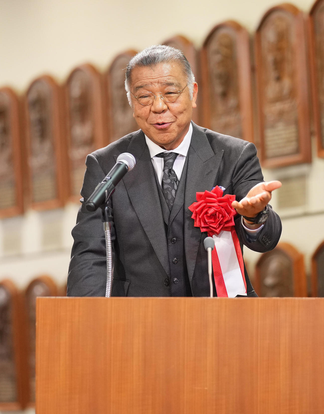野球殿堂入り通知式でスピーチする掛布氏（撮影・垰建太）