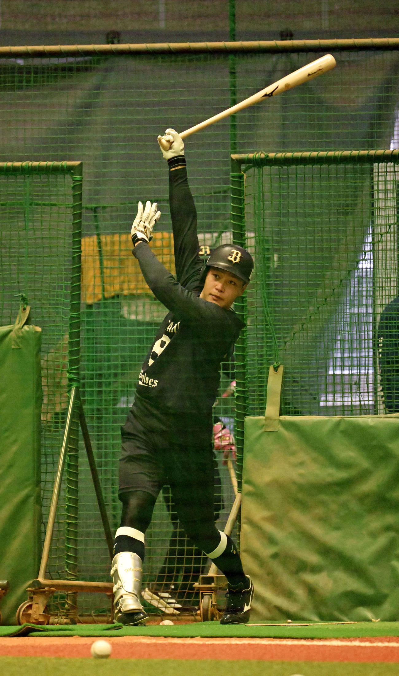 フリー打撃を行うオリックス麦谷（撮影・和賀正仁）