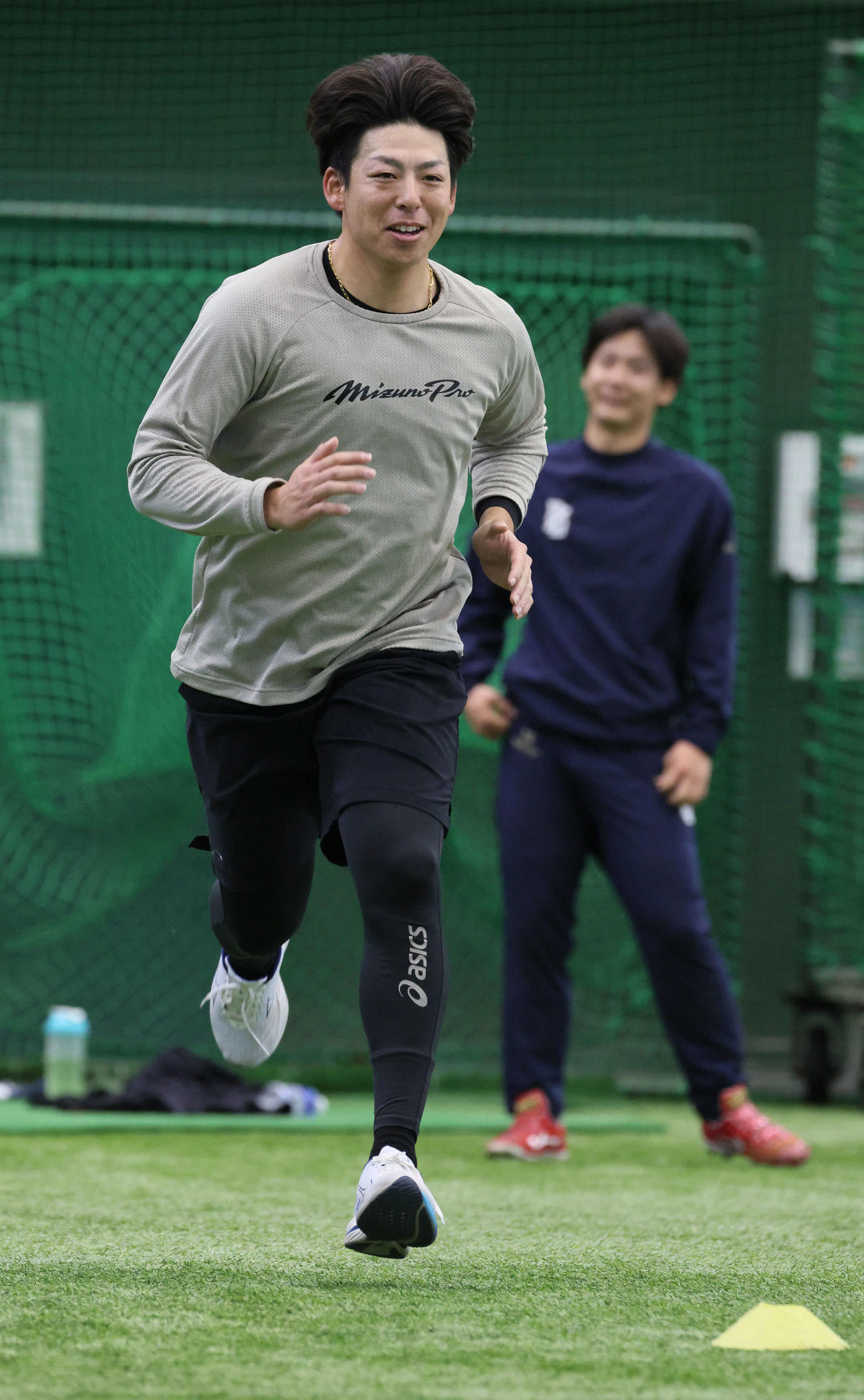 合同自主トレでシャトルランをする広島野間（撮影・加藤孝規）