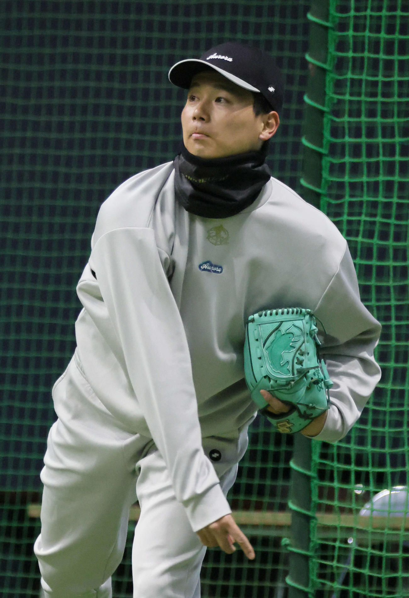 合同自主トレでキャッチボールをする広島栗林（撮影・加藤孝規）