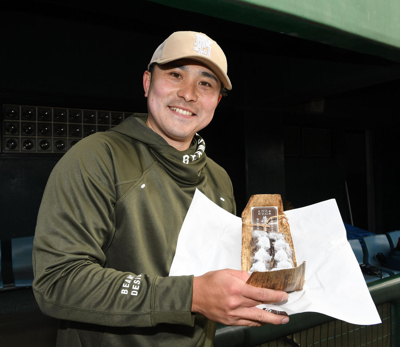 DeNA佐野選手おすすめの倉敷名物藤戸まんじゅう（撮影・前岡正明）