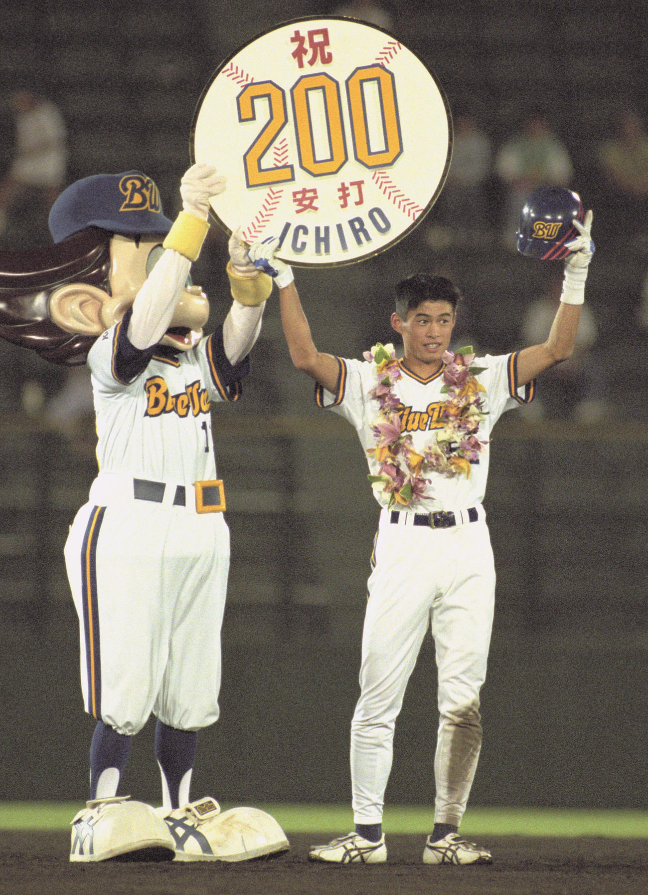 オリックス時代の1994年にプロ野球初のシーズン200安打を達成したイチロー（共同）