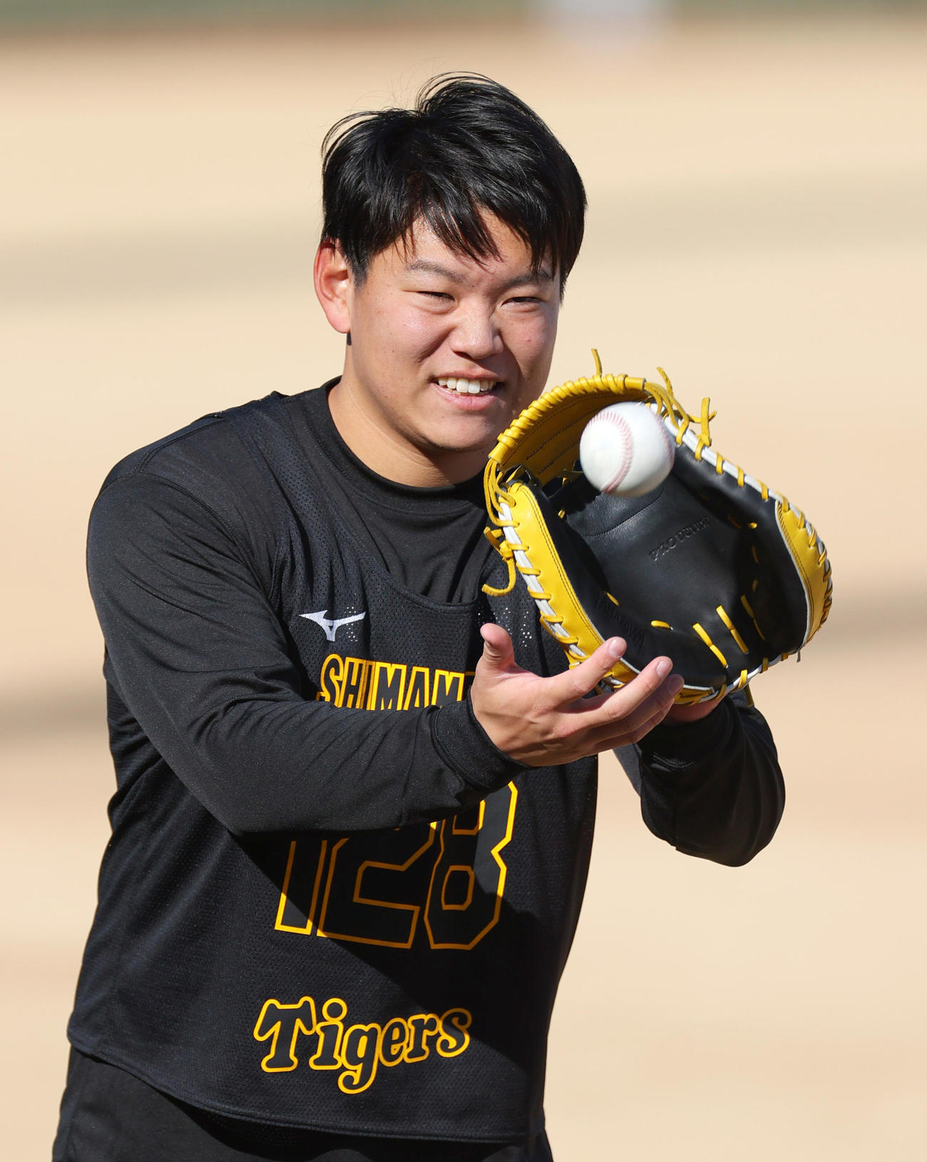阪神新人合同自主トレで汗を流す嶋村（撮影・上山淳一）