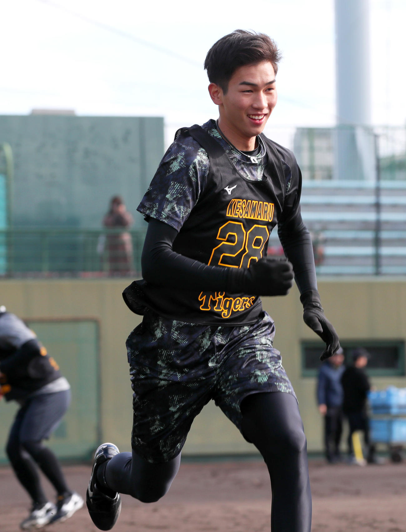 阪神新人合同自主トレで汗を流す今朝丸（撮影・上山淳一）