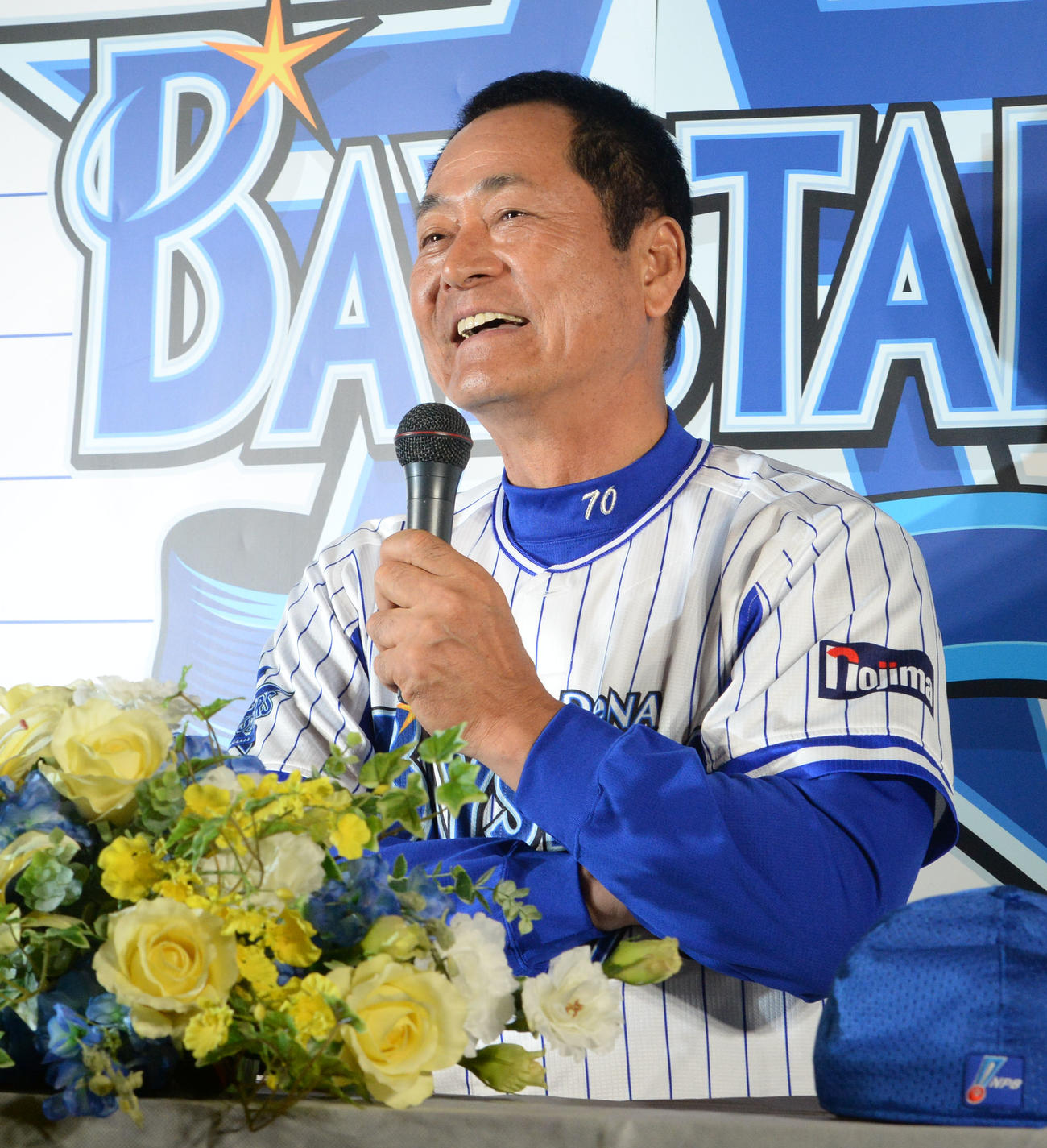 すがすがしい表情で会見するDeNA中畑清監督（2015年10月撮影）