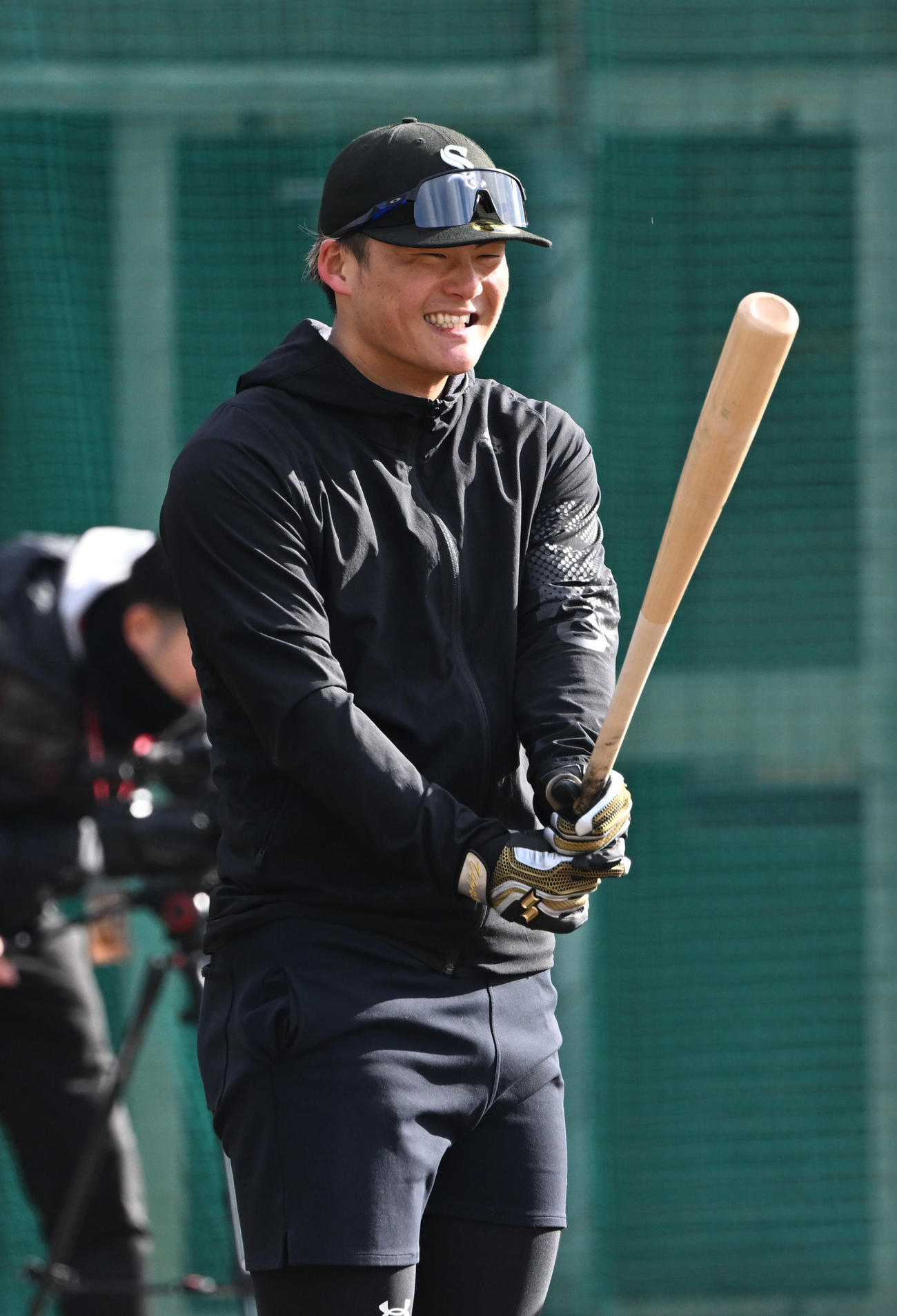 明るい表情で合同自主トレをする阪神前川（撮影・和賀正仁）
