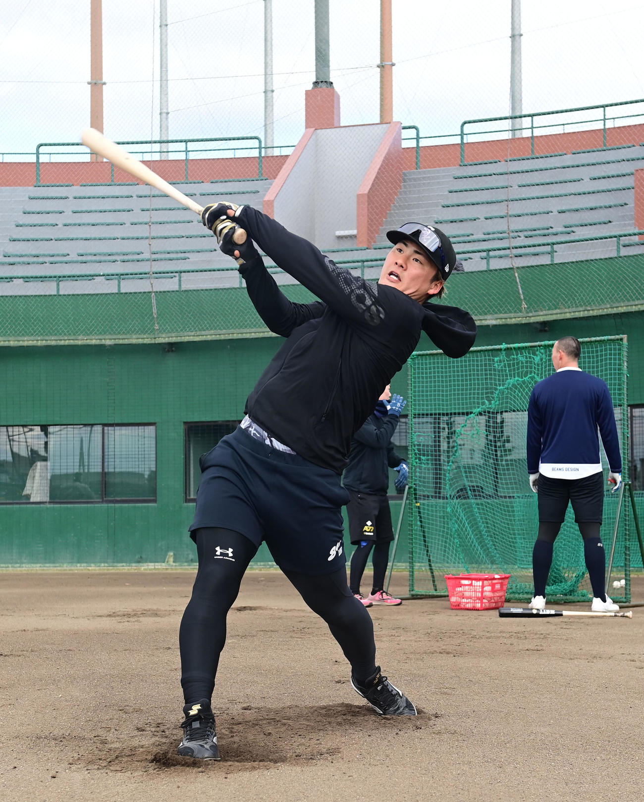 自主トレを公開しロングティーを行う阪神前川（撮影・和賀正仁）