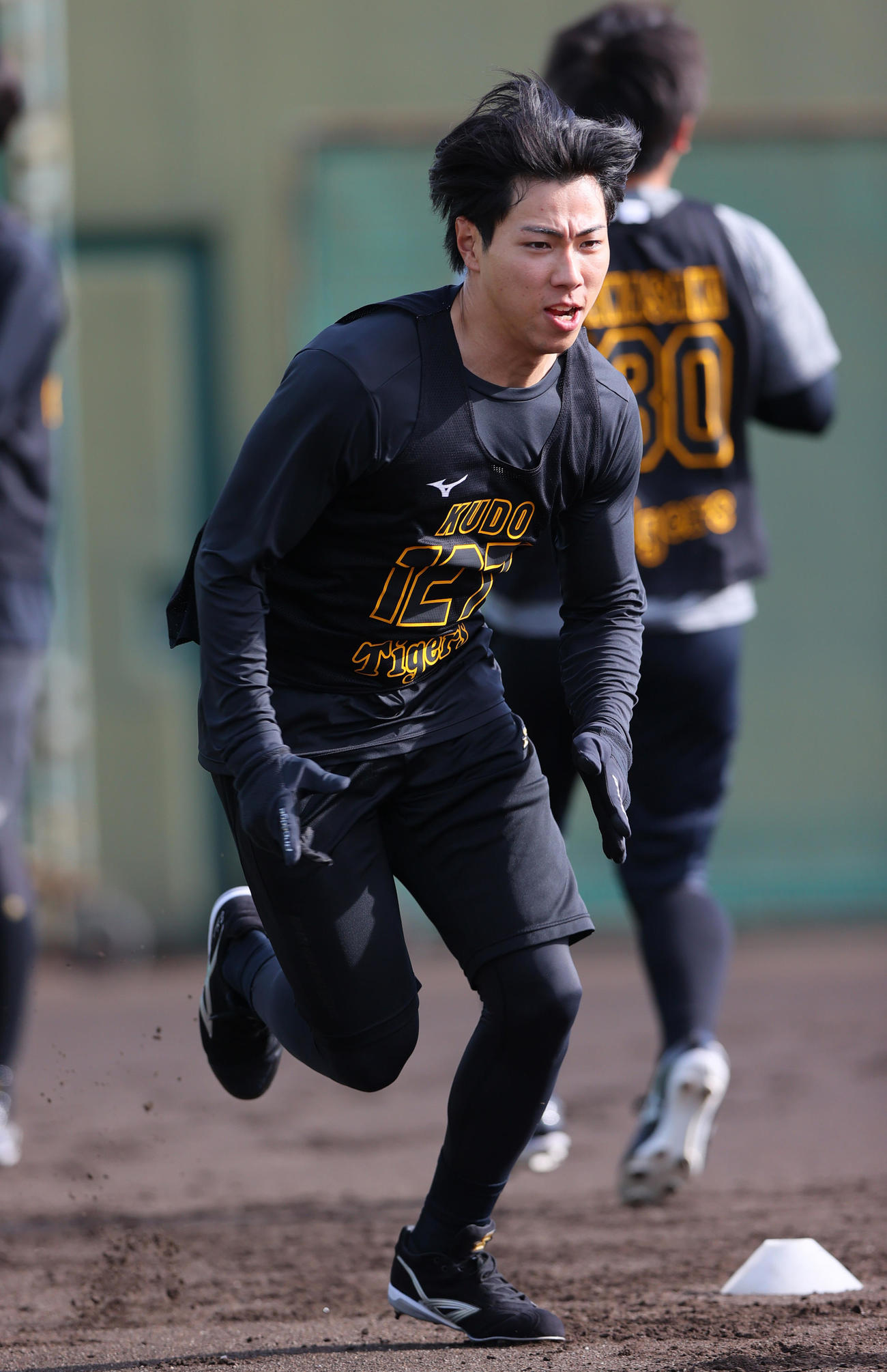 阪神新人合同自主トレで汗を流す工藤（撮影・上山淳一）
