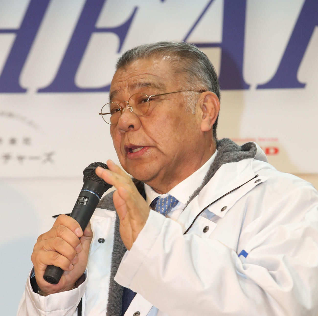 神戸震災復興フリーライブのトークショーに参加する阪神OB掛布氏（撮影・白石智彦）