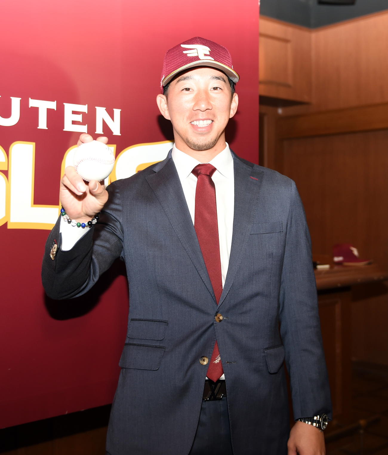ヤクルトからトレードで加入し入団会見を行った楽天今野（撮影・山田愛斗）
