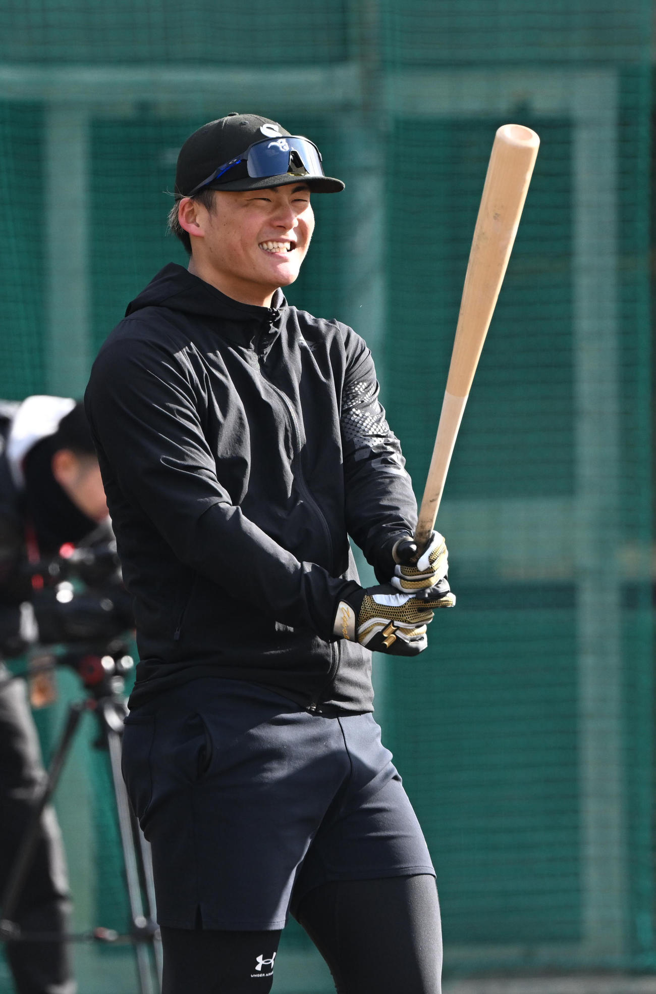 明るい表情で合同自主トレをする阪神前川（撮影・和賀正仁）