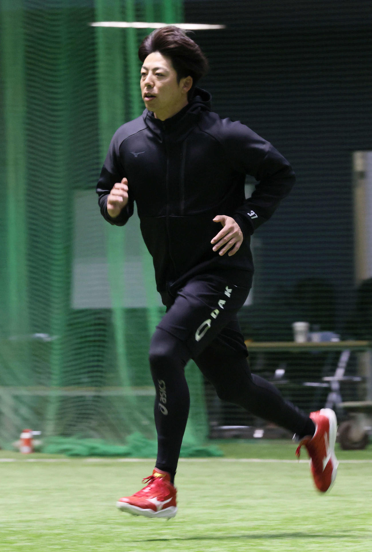 合同自主トレで、走り込む広島野間（撮影・加藤孝規）