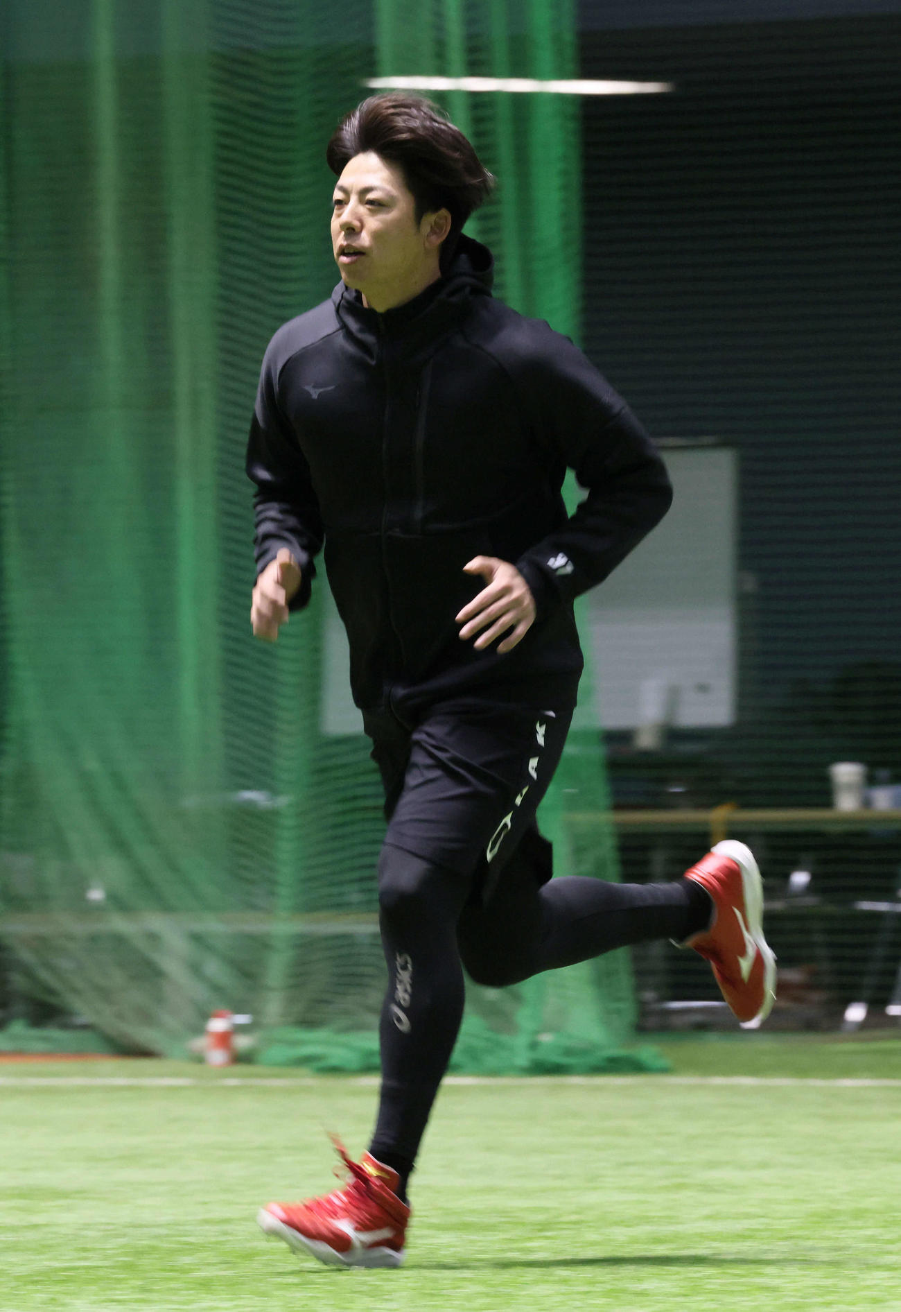 合同自主トレで、走り込む広島野間（撮影・加藤孝規）