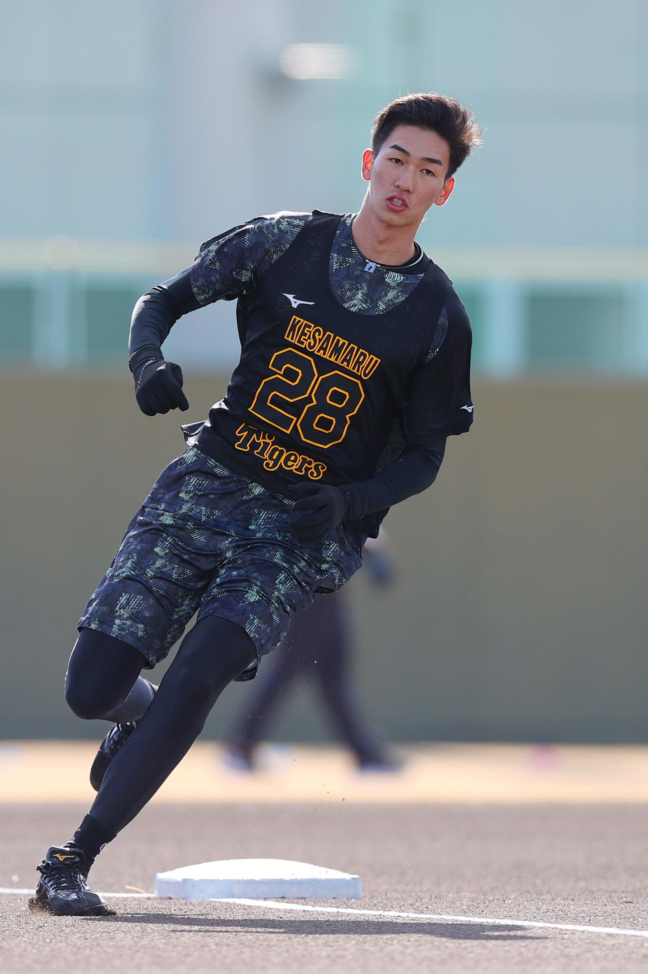阪神新人合同自主トレで汗を流す今朝丸（撮影・上山淳一）
