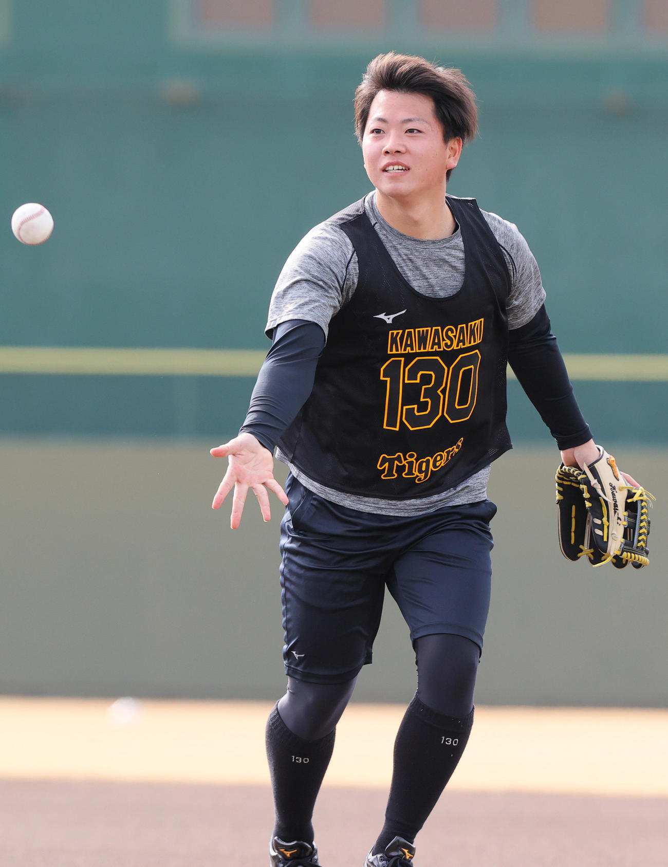 阪神新人合同自主トレで汗を流す川崎（撮影・上山淳一）