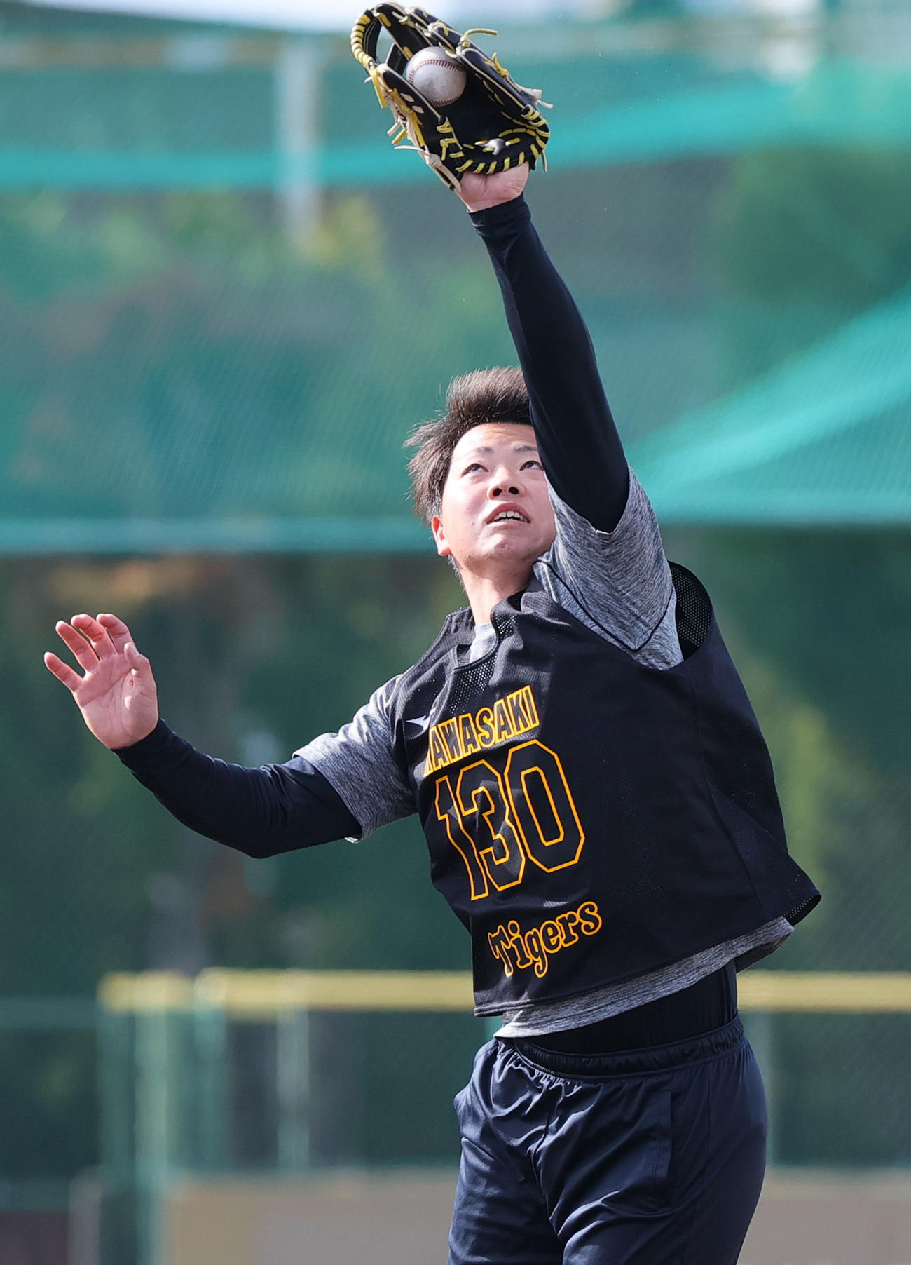 阪神新人合同自主トレに励む川崎（撮影・上山淳一）