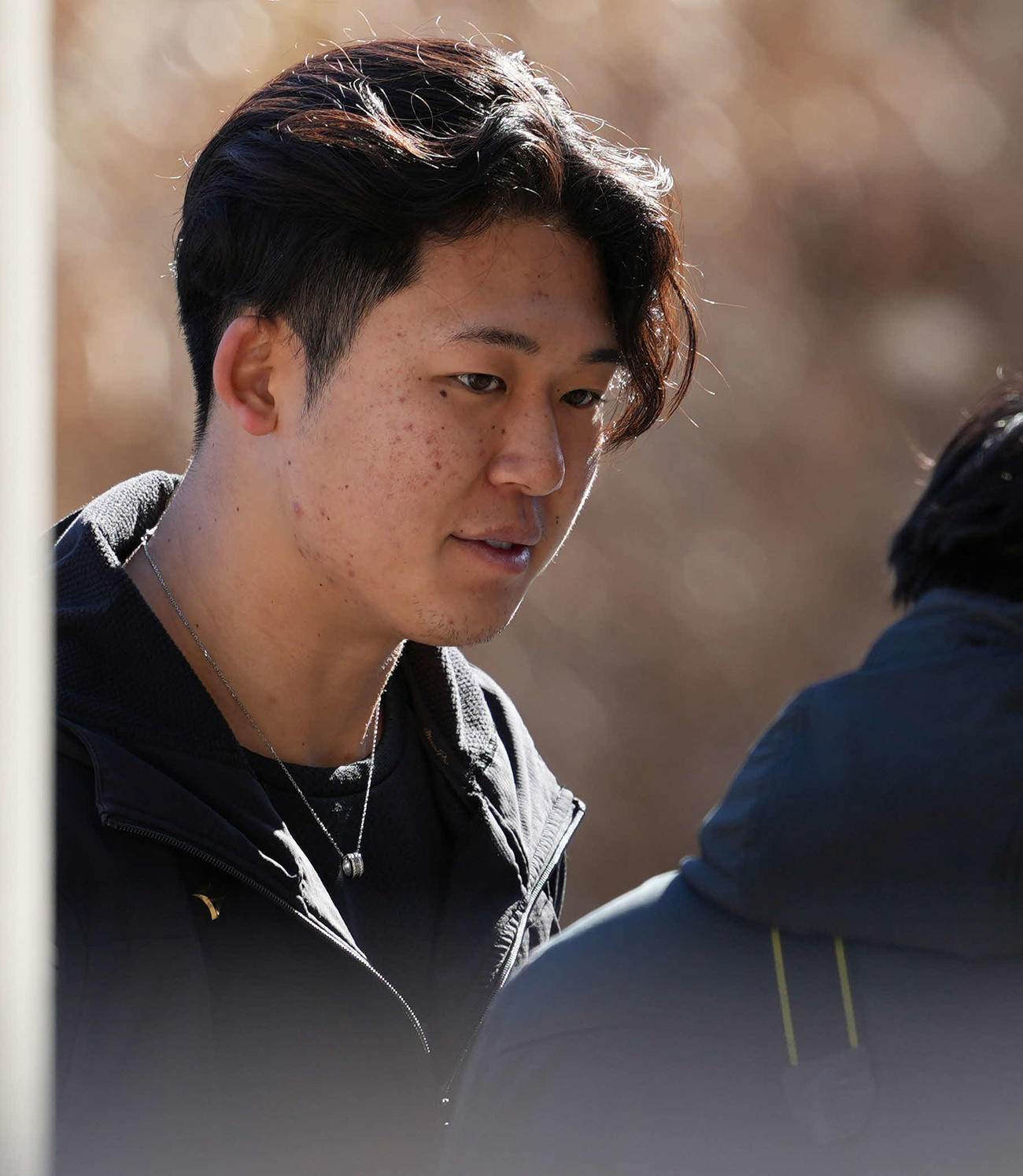 記者の質問を受ける日本ハム進藤（撮影・たえ見朱実）